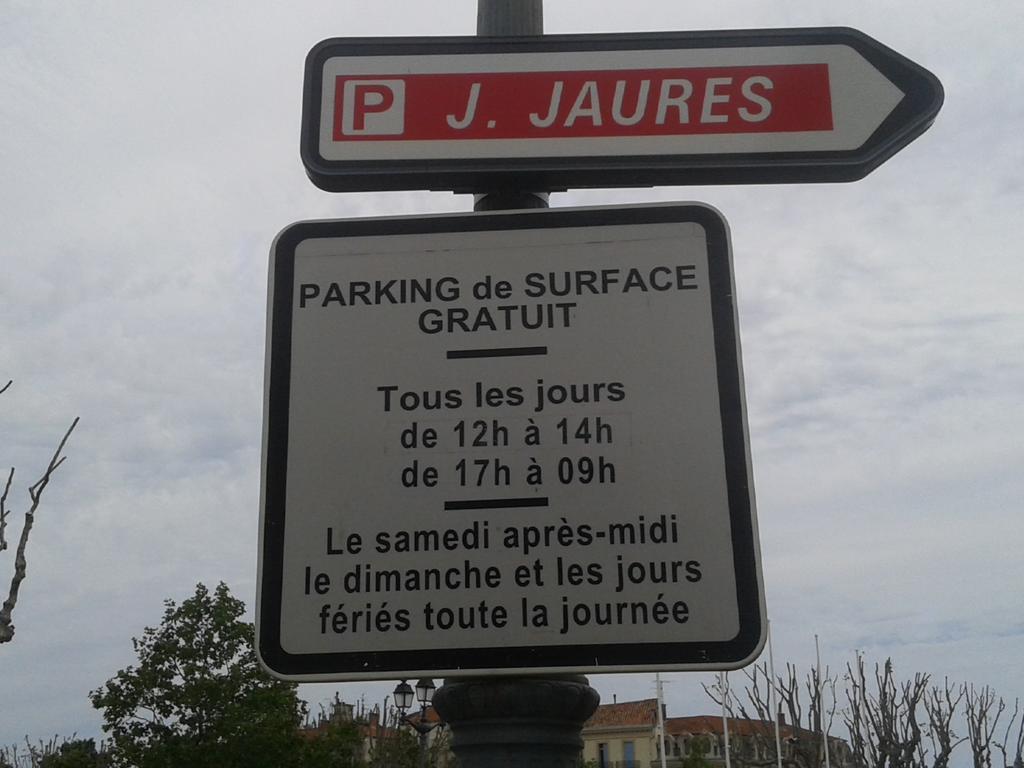 Venez Rever Beziers Centre Et Gare Il Y A Plus Cher Mais C Est Moins Bien Bagian luar foto