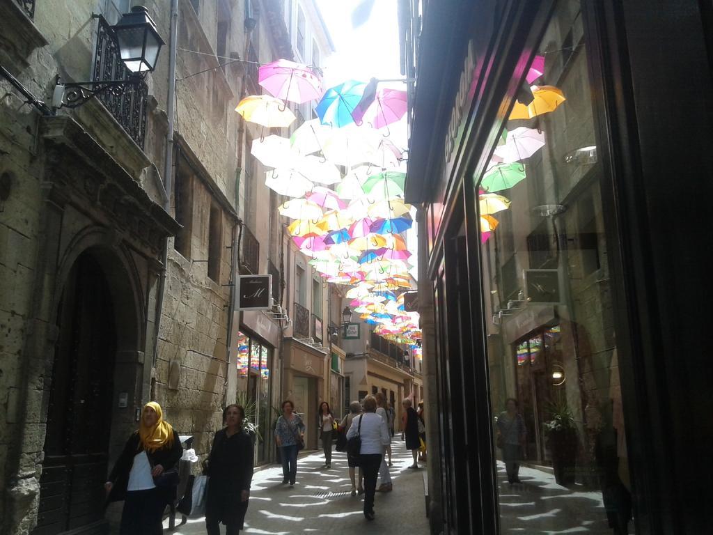 Venez Rever Beziers Centre Et Gare Il Y A Plus Cher Mais C Est Moins Bien Bagian luar foto